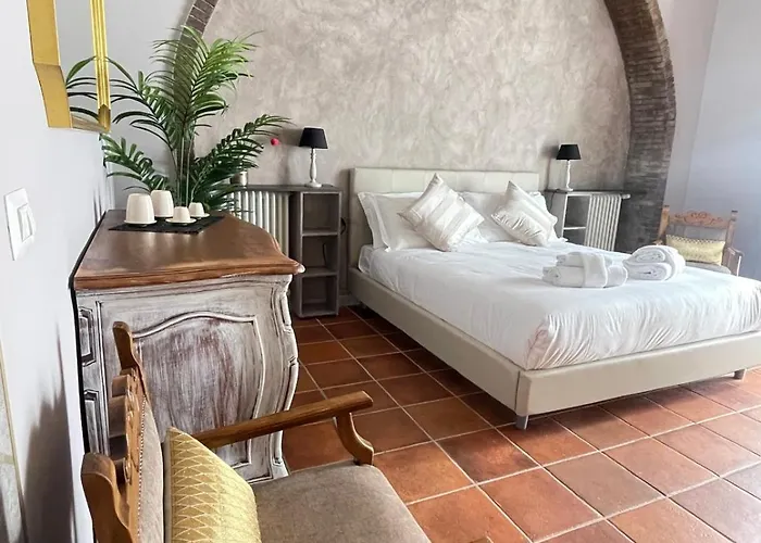 Lucilla's San Pietro Station Апартаменты *