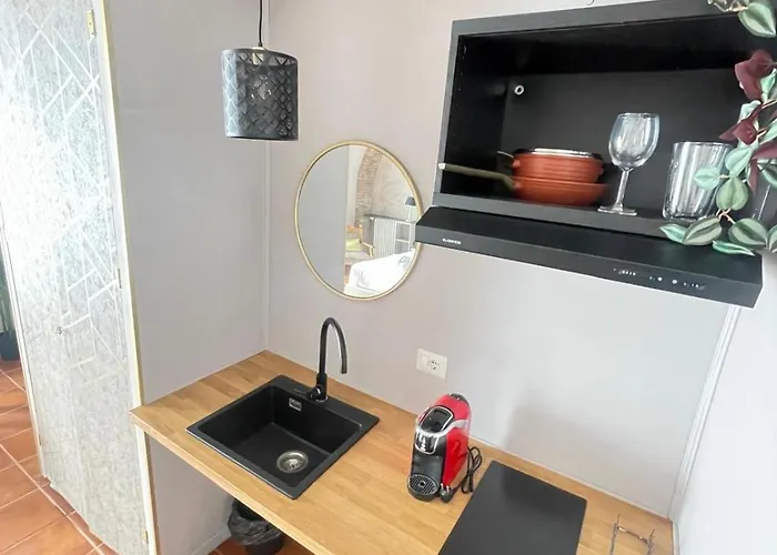 Lucilla's San Pietro Station Апартаменты *